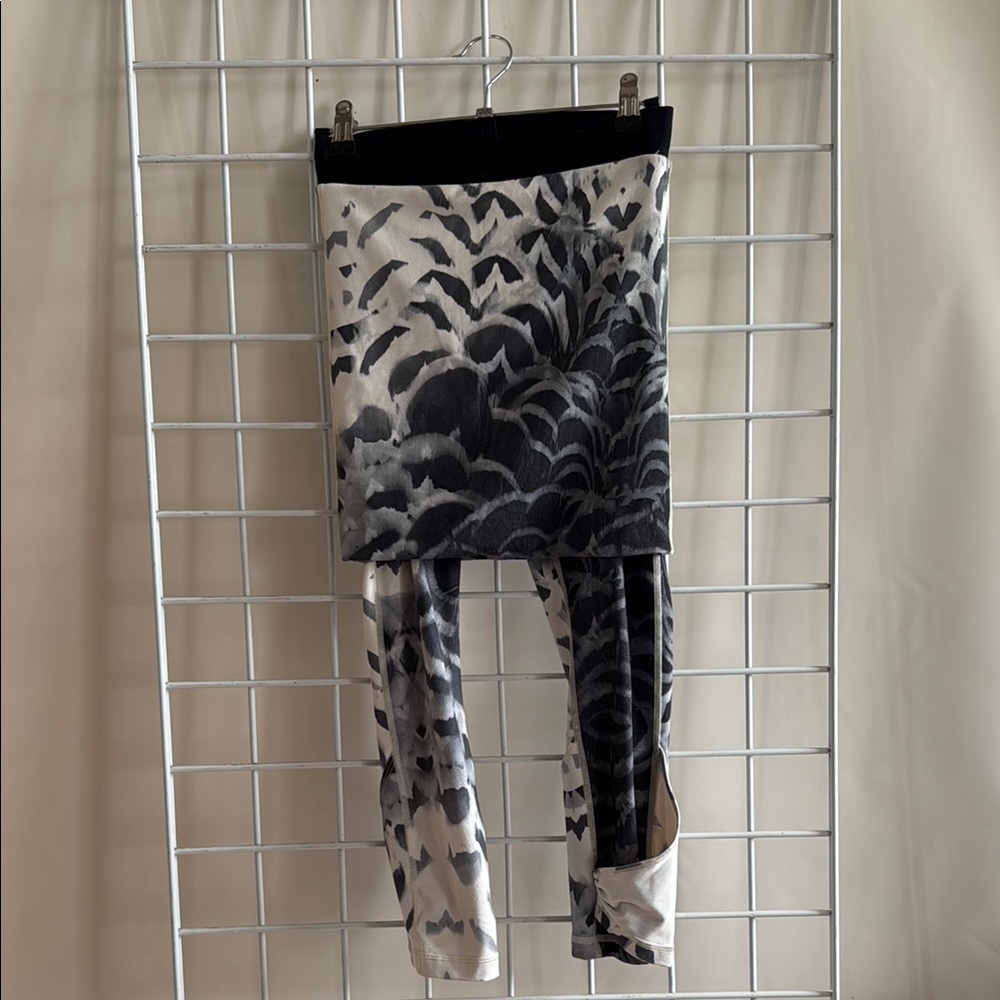 Animal Print Black and White Patterned Leggings with skirt size xs